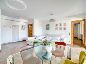 Luxury Residence Oikos - Apartment with Parking